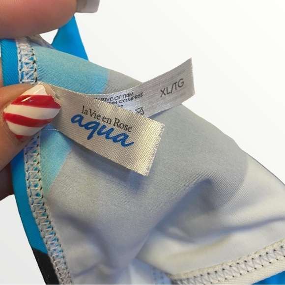 𝅺LA VIE EN ROSE | XL Striped Twist Bikini Top (SC) - Picture 5 of 5